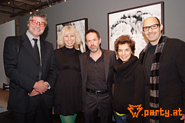 Party.at - Photos: 'More Nudes' Andreas H. Bitesnich ( Achtung : nude