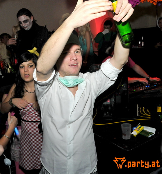 Bild 24 - Cam Unifest/STA Travel – Faschingsdienstags Gschnas, MQ Hofstallungen Bild 24