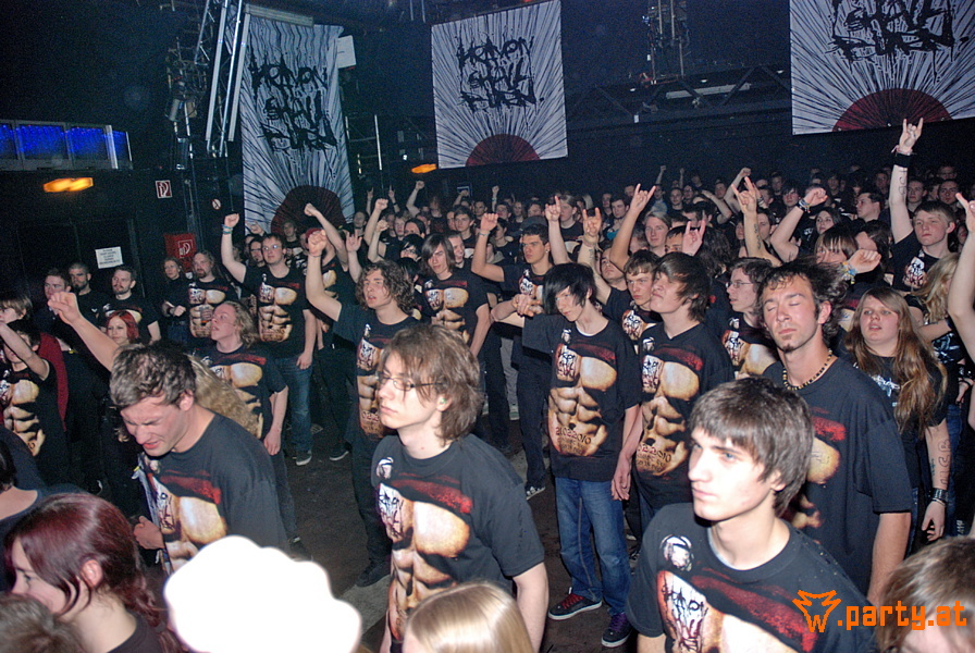 Bild 28 - Heaven Shall Burn "Defending Sparta" PART I: Cataract, Days Of Loss, ((szene)) Bild 28