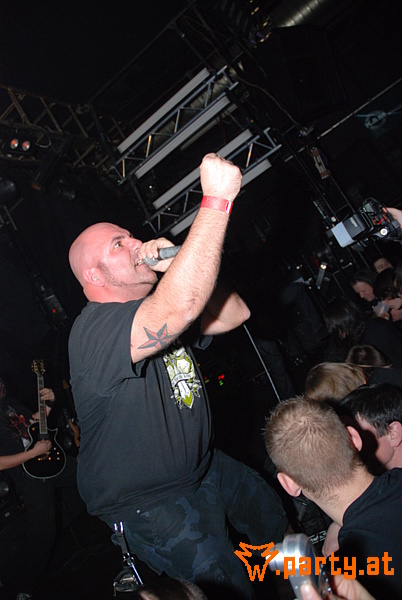 Bild 30 - Heaven Shall Burn "Defending Sparta" PART I: Cataract, Days Of Loss, ((szene)) Bild 30