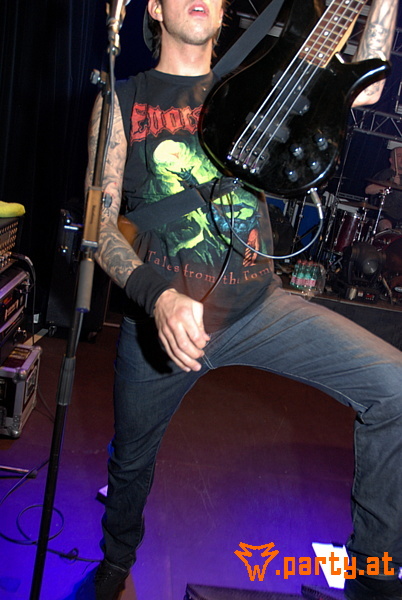 Bild 36 - Heaven Shall Burn "Defending Sparta" PART I: Cataract, Days Of Loss, ((szene)) Bild 36