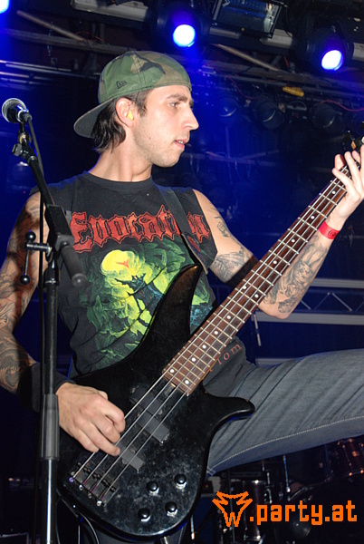 Bild 37 - Heaven Shall Burn "Defending Sparta" PART I: Cataract, Days Of Loss, ((szene)) Bild 37