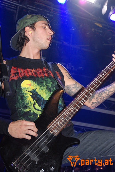 Bild 38 - Heaven Shall Burn "Defending Sparta" PART I: Cataract, Days Of Loss, ((szene)) Bild 38