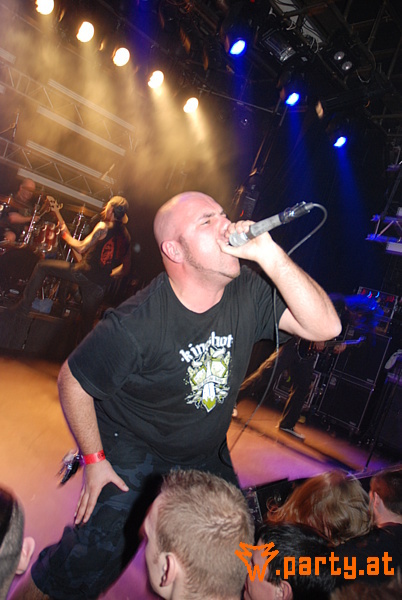 Bild 42 - Heaven Shall Burn "Defending Sparta" PART I: Cataract, Days Of Loss, ((szene)) Bild 42