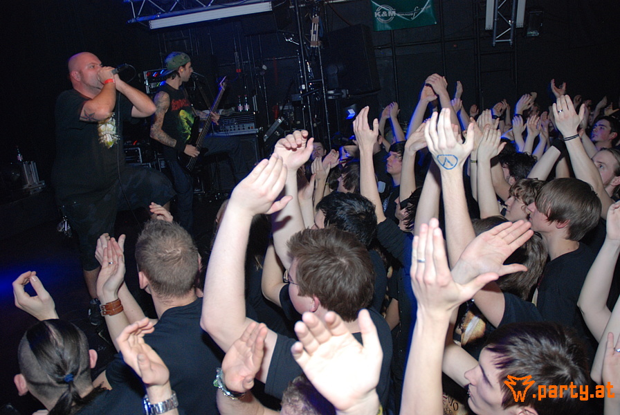 Bild 46 - Heaven Shall Burn "Defending Sparta" PART I: Cataract, Days Of Loss, ((szene)) Bild 46