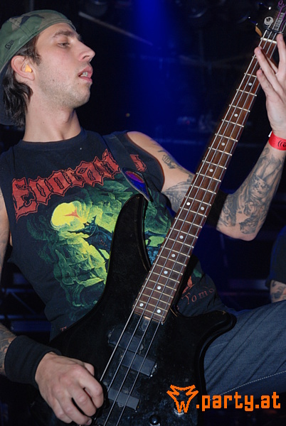 Bild 47 - Heaven Shall Burn "Defending Sparta" PART I: Cataract, Days Of Loss, ((szene)) Bild 47