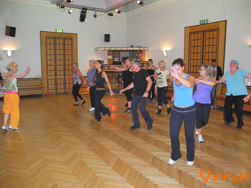 Bild 128 - Zumba Fitness mit Instructor Lisa, Tanzschule Rueff Bild 128