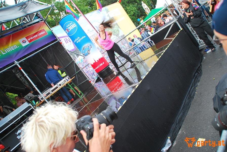 Bild 387 - 20. Regenbogenparade, Wiener Ringstraße Bild 387