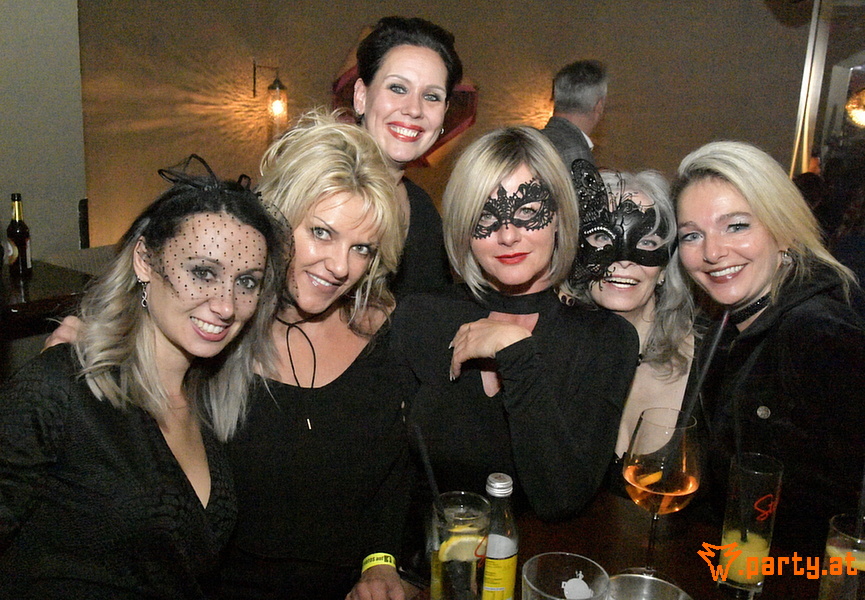 Party.at Photos Blackout Retro Clubbing Masquerade Special Aux Gazelles