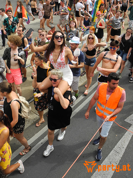 Party.at - Photos: Regenbogenparade Teil 2, Ringstraße