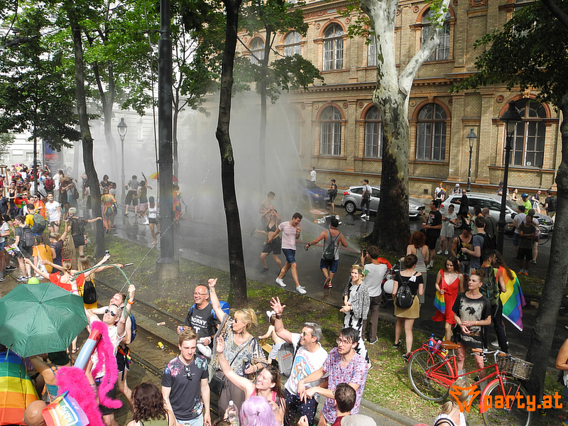 Party.at - Photos: Regenbogenparade Teil 2, Ringstraße